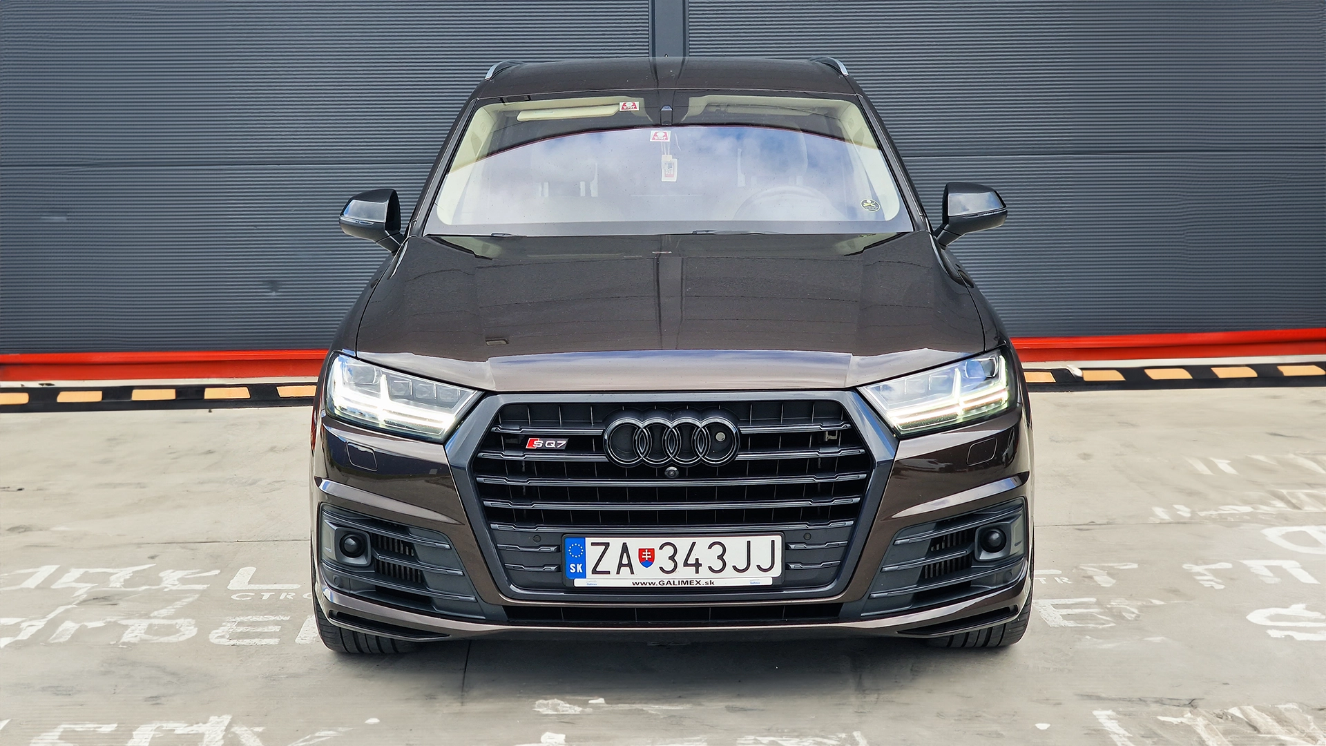 Audi SQ7, Vozidla so zarukou, Predaj vozidiel, Celny pohlad