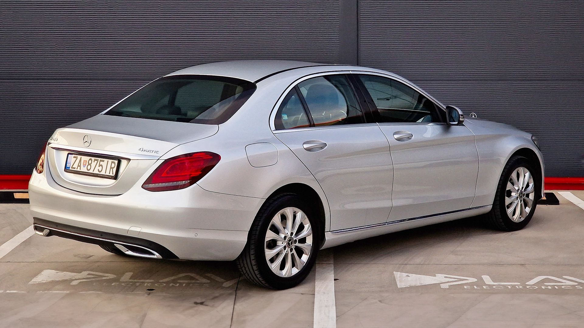 Mercedes Benz C trieda 220 d, Vozidla so zarukou, Predaj vozidiel, Diagonalny pohlad 2