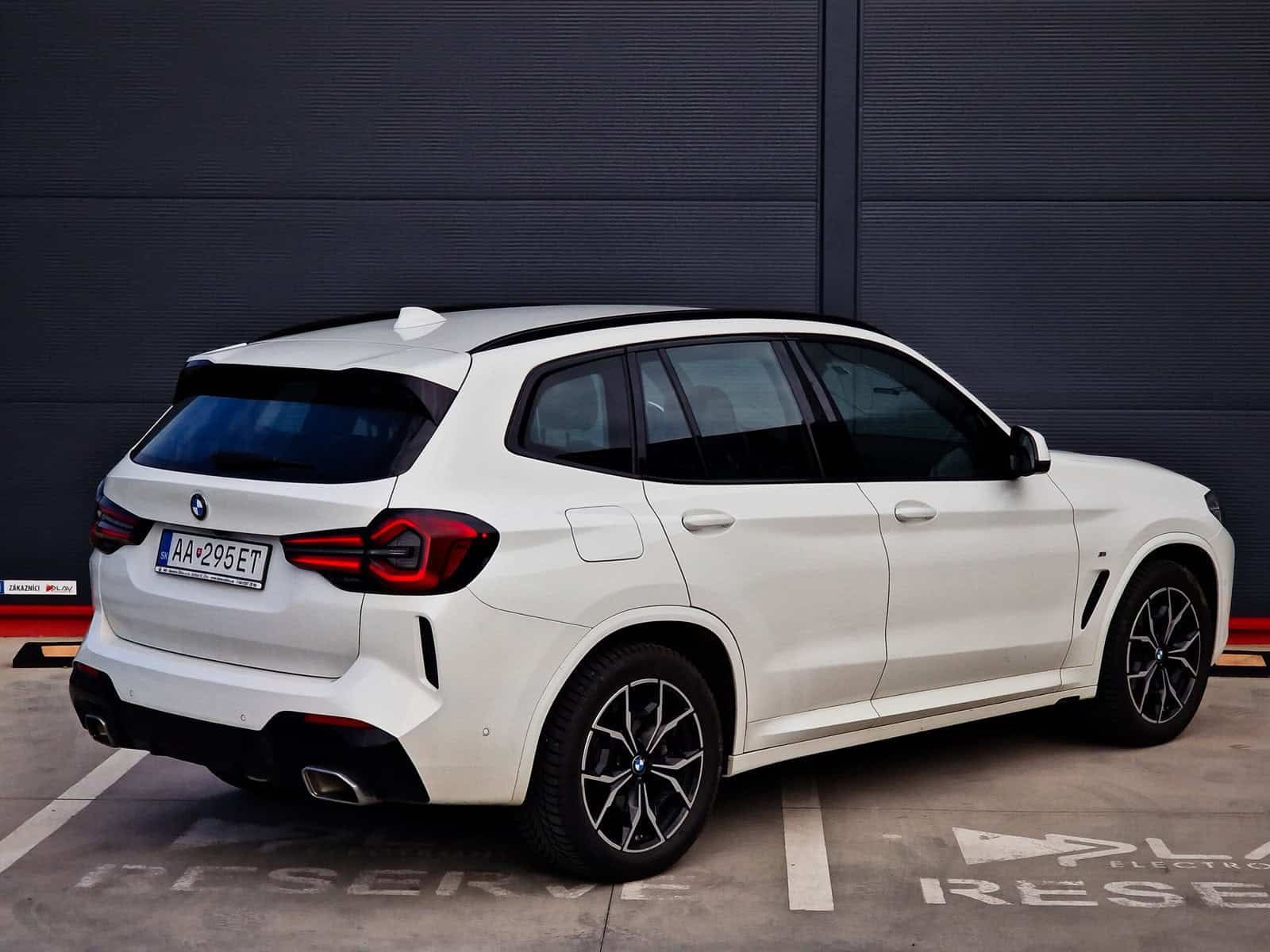 BMW X3, hybrid, Vozidla so zarukou, Predaj vozidiel, Diagonalny pohlad 2