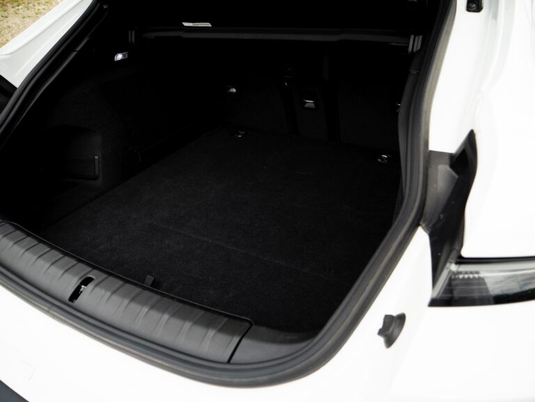 Porsche taycan 4 kufor