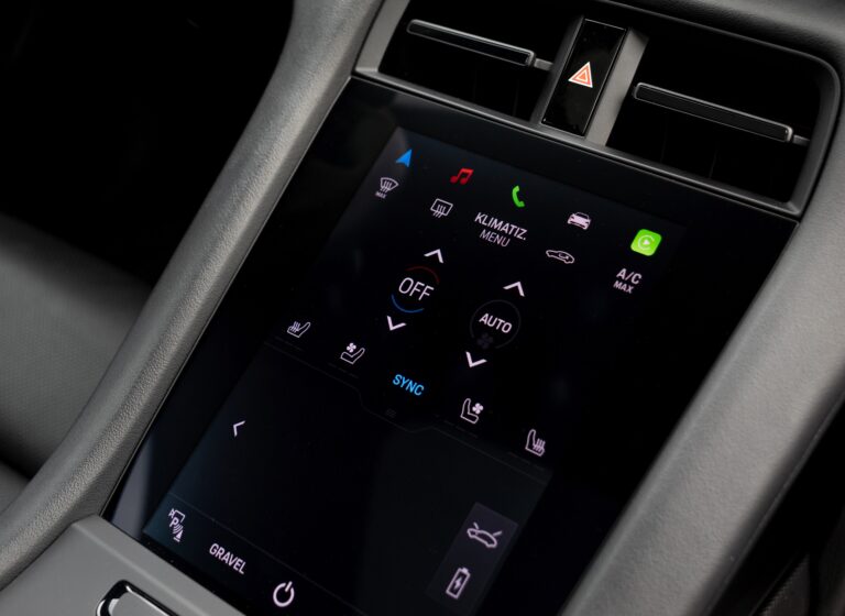 Porsche taycan 4 centrálny display