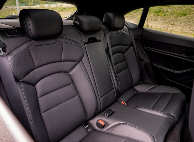 Porsche taycan 4 zadné sedadlá