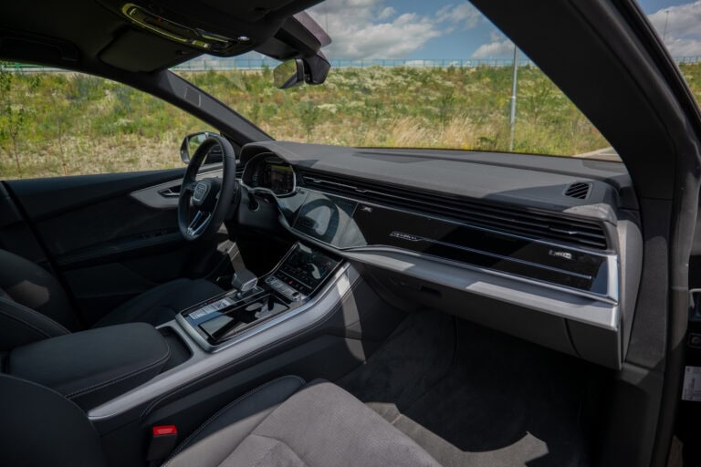 Audi Q8 palubná doska