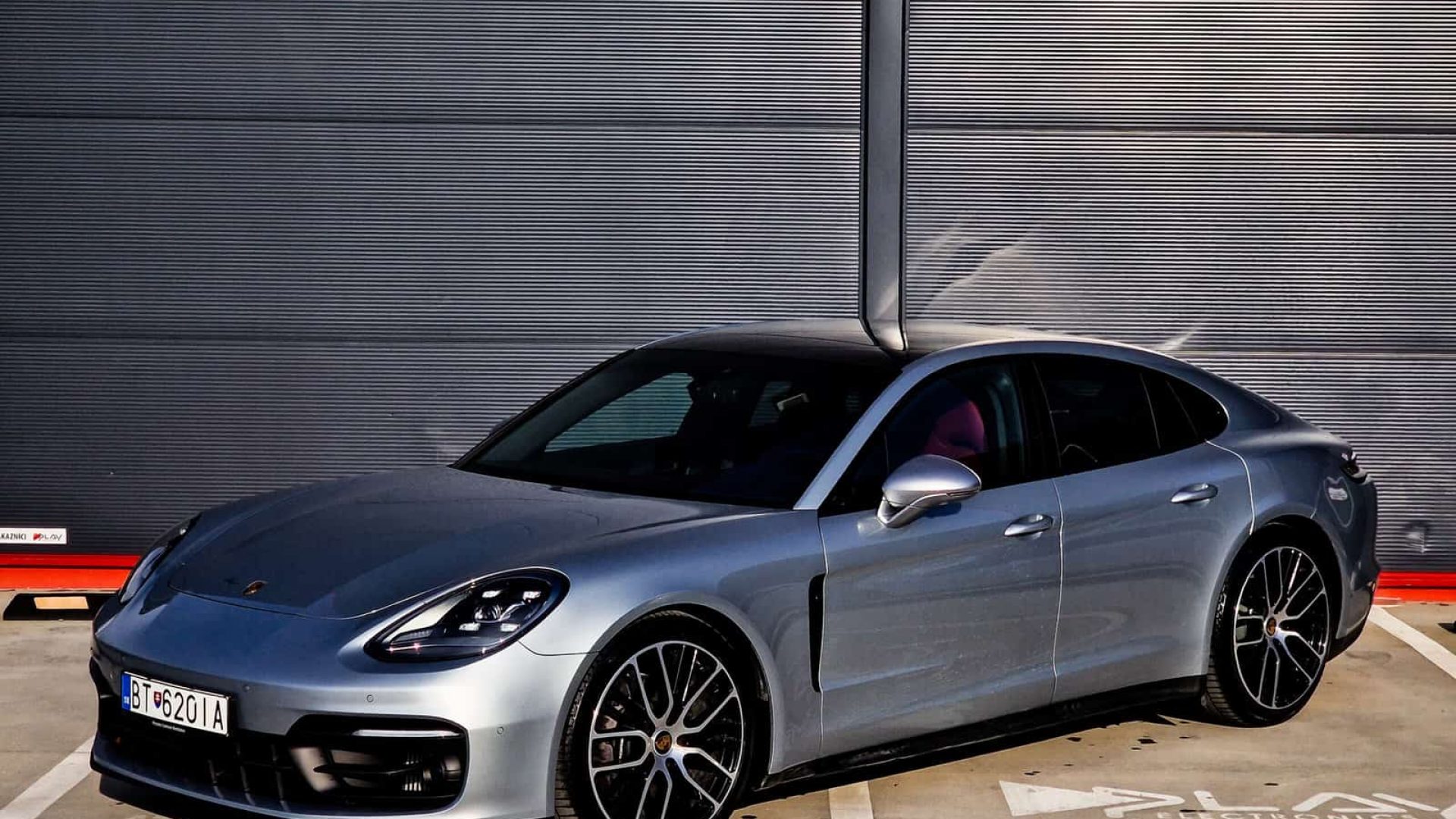 Porsche Panamera, Vozidla so zarukou, Predaj vozidiel, 2