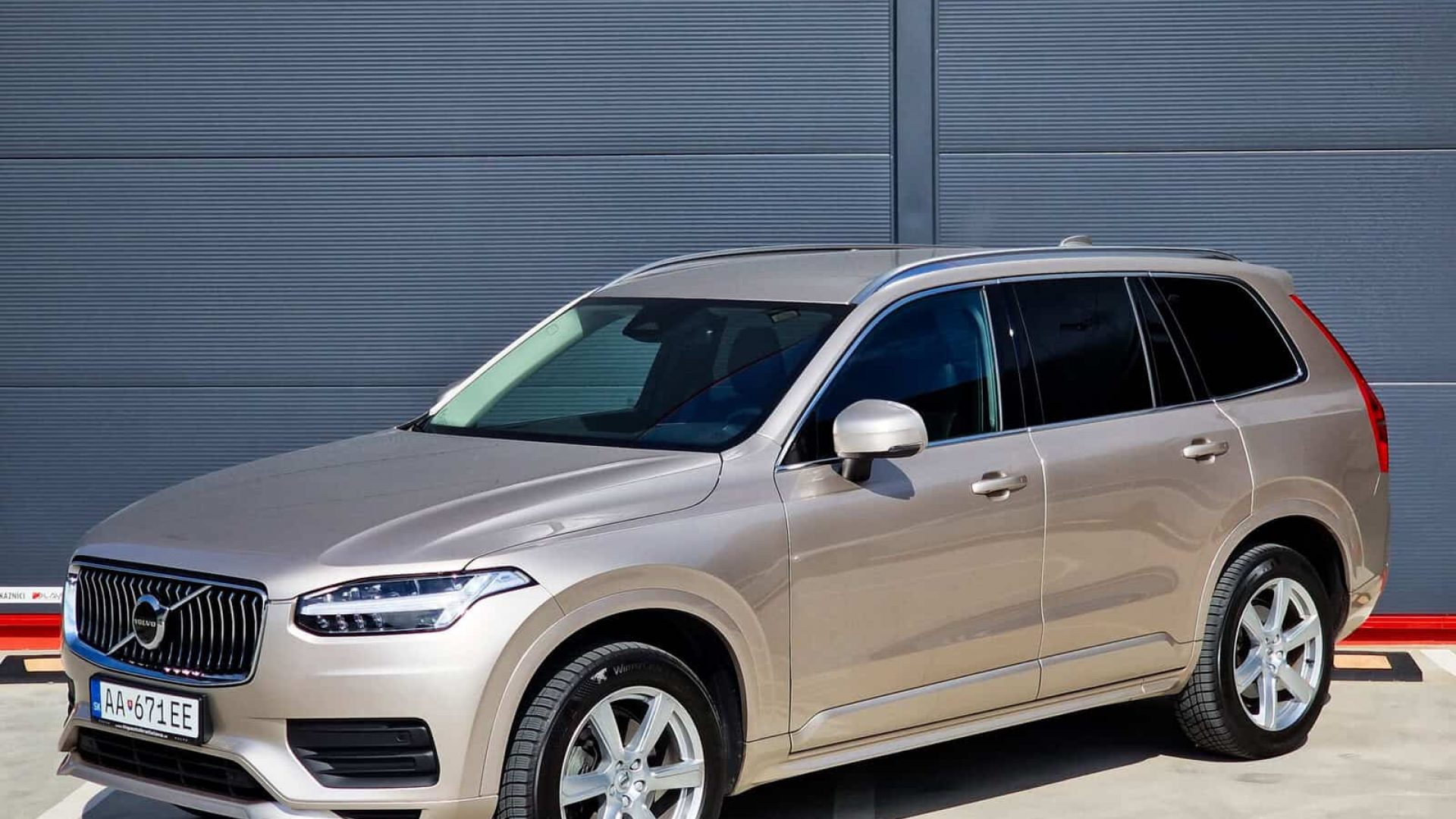 Volvo XC90, Vozidla so zarukou, Predaj vozidiel, Diagonalny pohlad 2